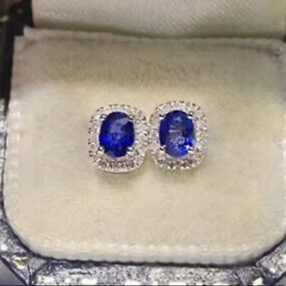 NWT Sterling Silver Stud Earrings - Picture 2 of 3